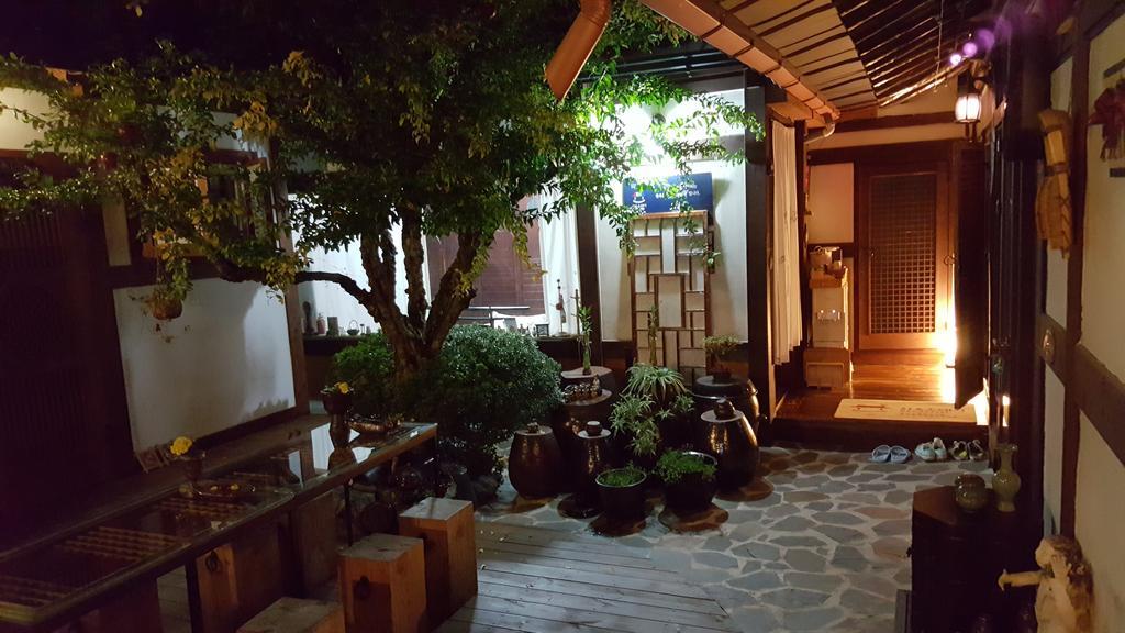 Inyeon Hanok Guesthouse Jeonju Buitenkant foto