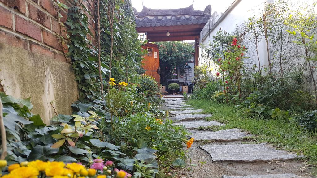 Inyeon Hanok Guesthouse Jeonju Buitenkant foto