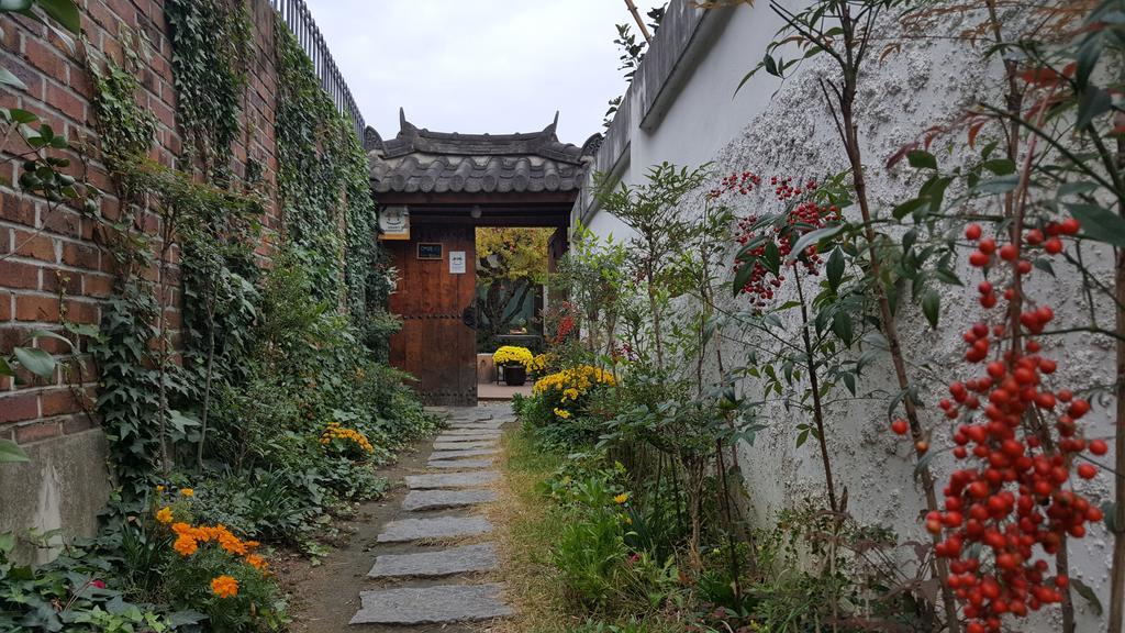 Inyeon Hanok Guesthouse Jeonju Buitenkant foto