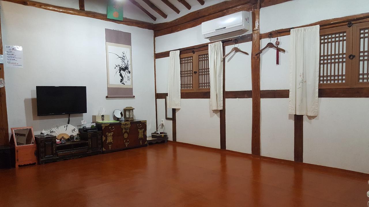 Inyeon Hanok Guesthouse Jeonju Buitenkant foto