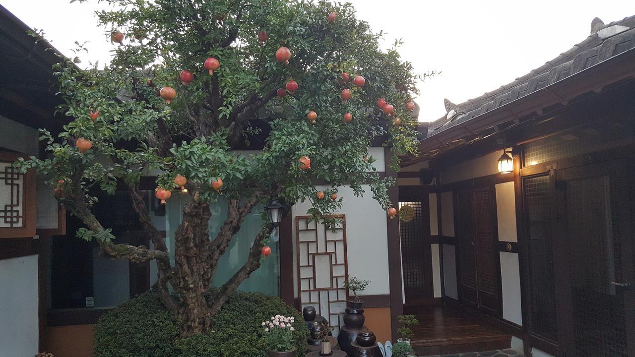 Inyeon Hanok Guesthouse Jeonju Buitenkant foto