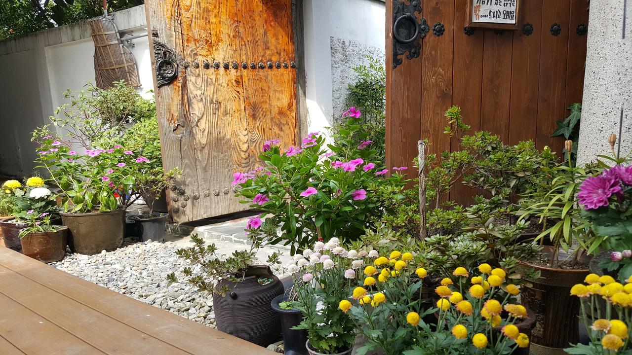 Inyeon Hanok Guesthouse Jeonju Buitenkant foto