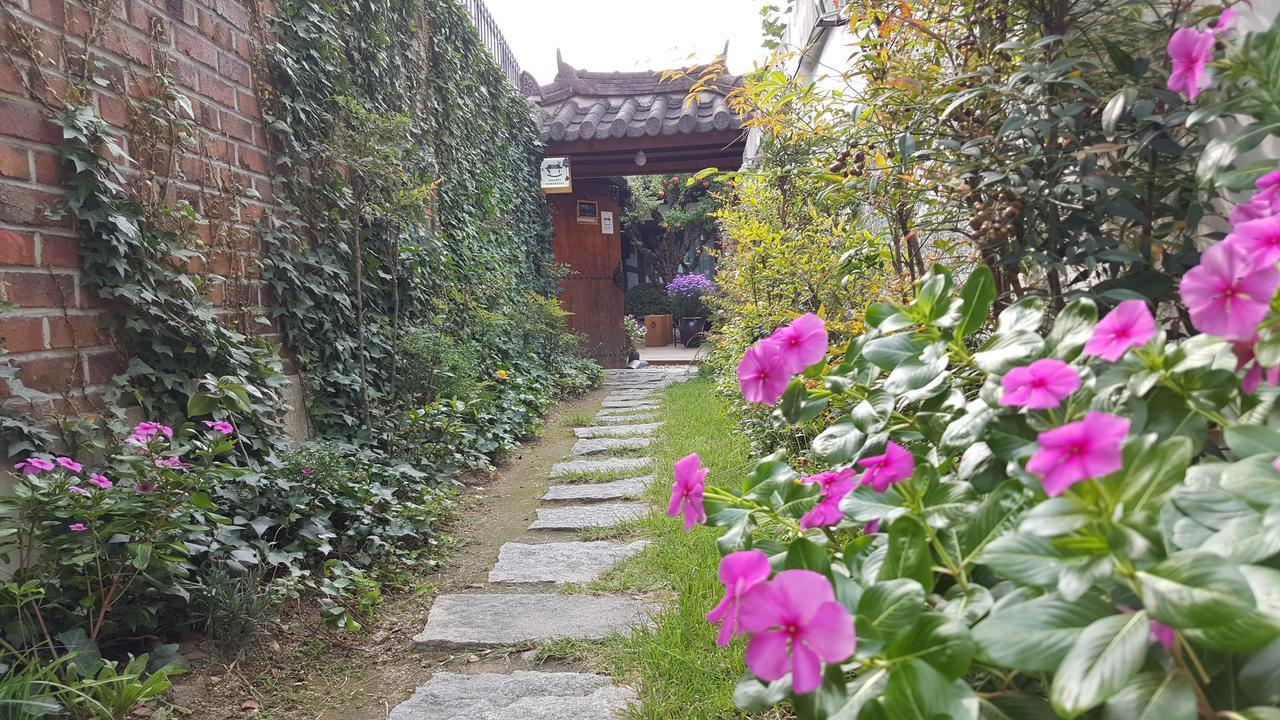 Inyeon Hanok Guesthouse Jeonju Buitenkant foto